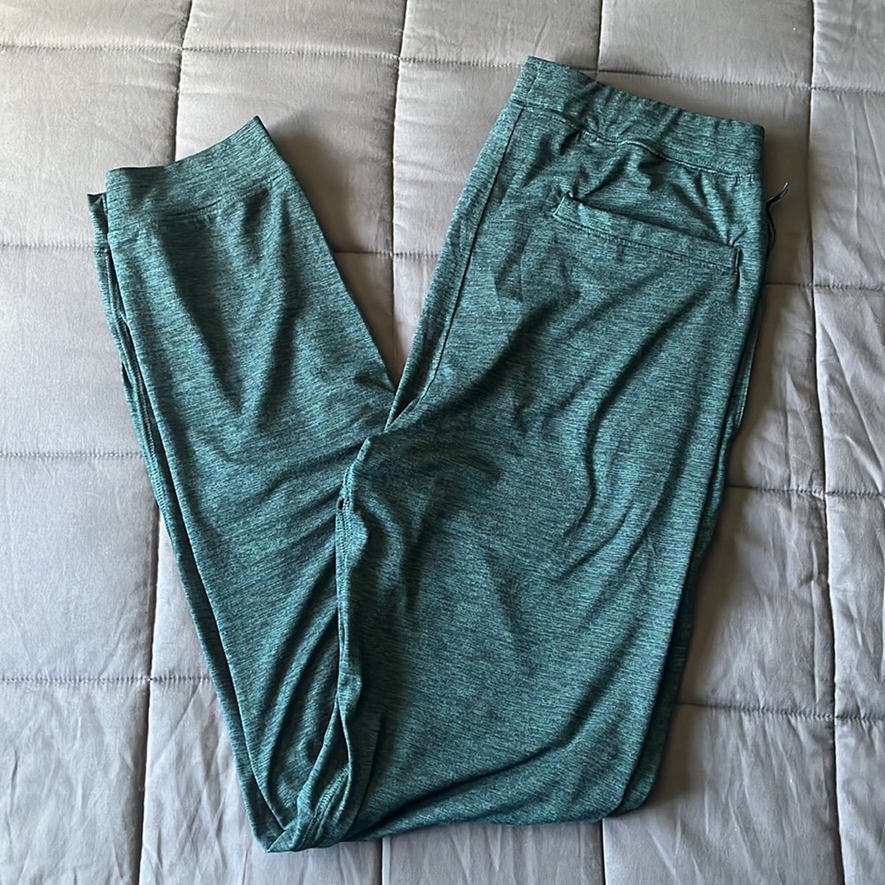 Brand New Men’s A&F Air Knit Joggers (Small, Long)